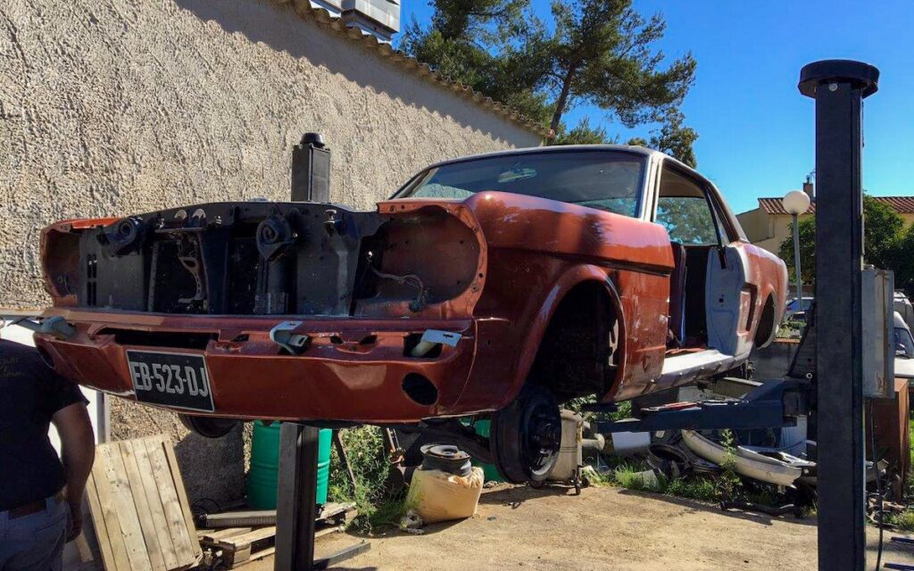 Body restoration of a 1966 Mustang Emberglo in France