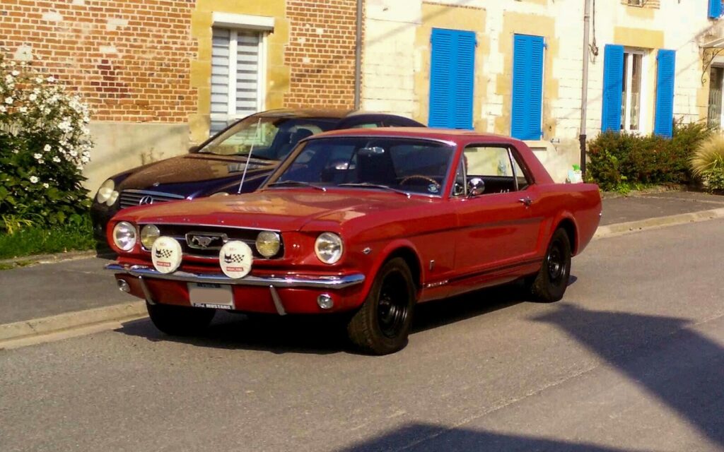 Mustang GT 1966 Export driving on French roads