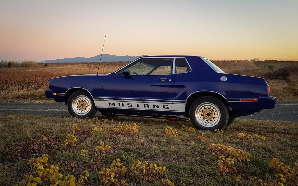 Restoring a 1975 Mustang II completed, classic Mustang driving on southern France roads