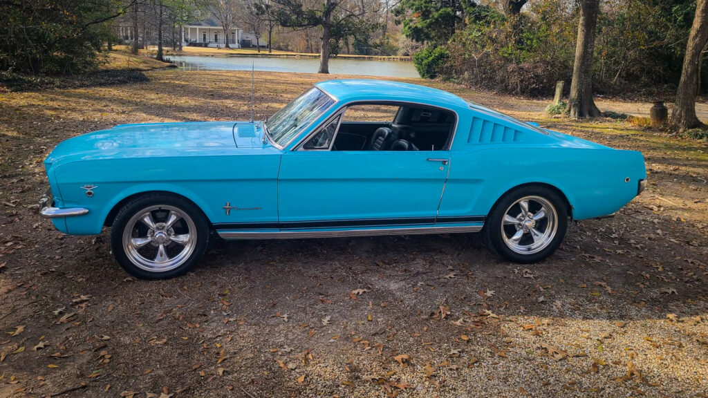 The Mustang's Fresca Blue paint contrasts beautifully with the autumn colors of Louisiana. Photo credit: Johnny Kovalick